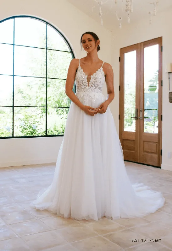 Evelyn Bridal Avery - Size 12 Full Skirt Gown